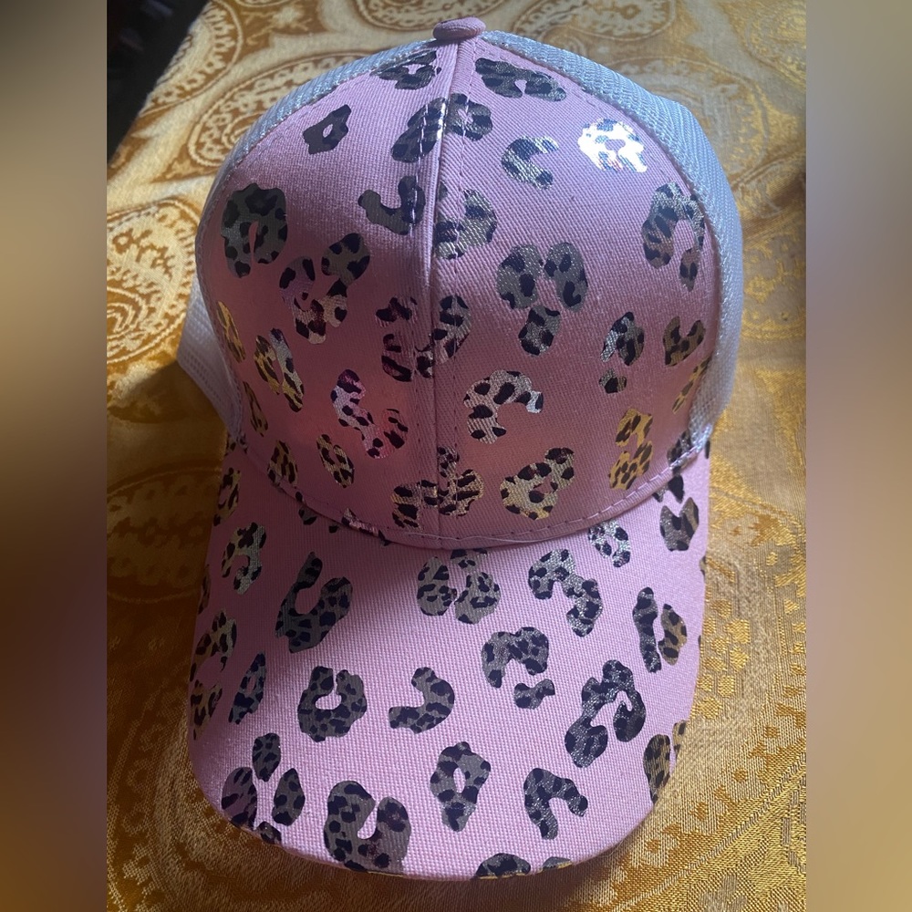 Women’s ponytail hat